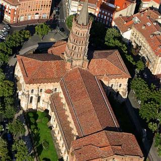 Décor pour votre tournage : la basilique Saint-Sernin, vue aérienne