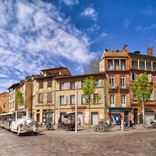 Décor pour votre tournage : la place de la Daurade à Toulouse