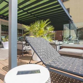 Décor pour votre tournage : terrasse piscine de l'hôtel Mercure Saint-Georges
