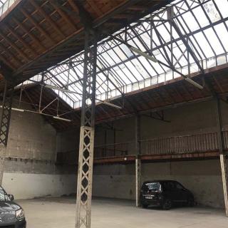 Décor pour votre tournage : ancien hangar industriel à Toulouse