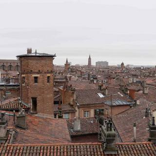 Décor pour votre tournage : la terrasse de 15 m2avec vue panoramique sur les toits de Toulouse