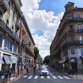 Décor pour votre tournage : la rue de Metz à Toulouse
