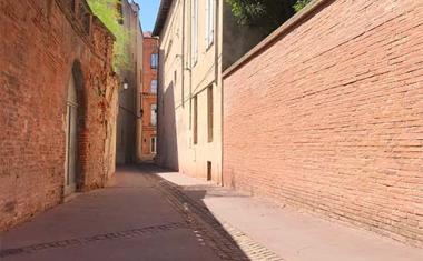 Décor pour votre tournage : la rue Neuve, petite rue typique de Toulouse